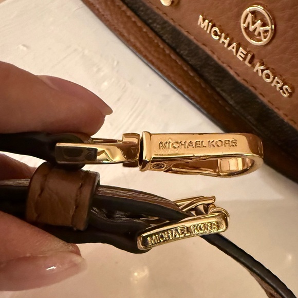 Michael Kors Jet Set Small Studded Smartphone
Crossbody Bag EUC - Picture 9 of 17